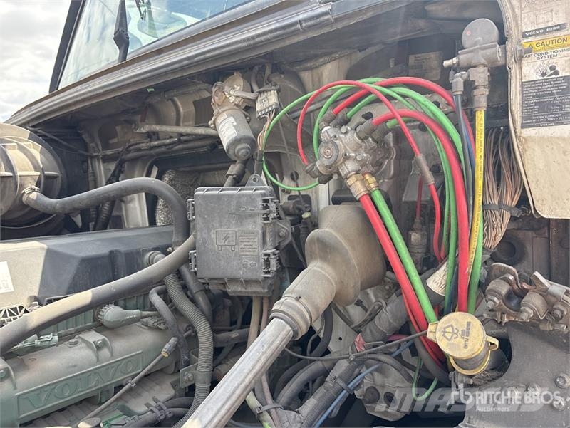 Volvo VNL760 Vetopöytäautot