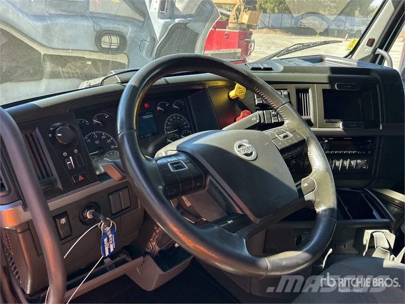 Volvo VNL760 Trekkers