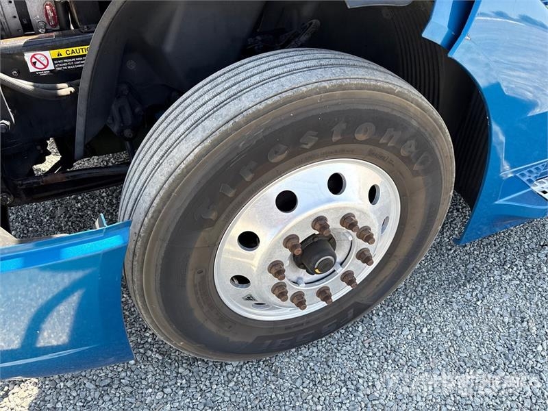 Volvo VNL760 Vetopöytäautot