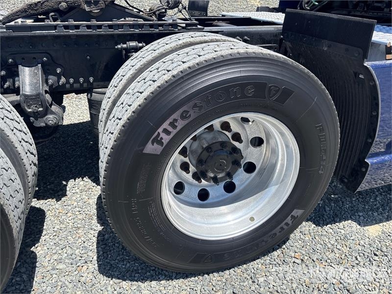 Volvo VNL760 وحدات الجر