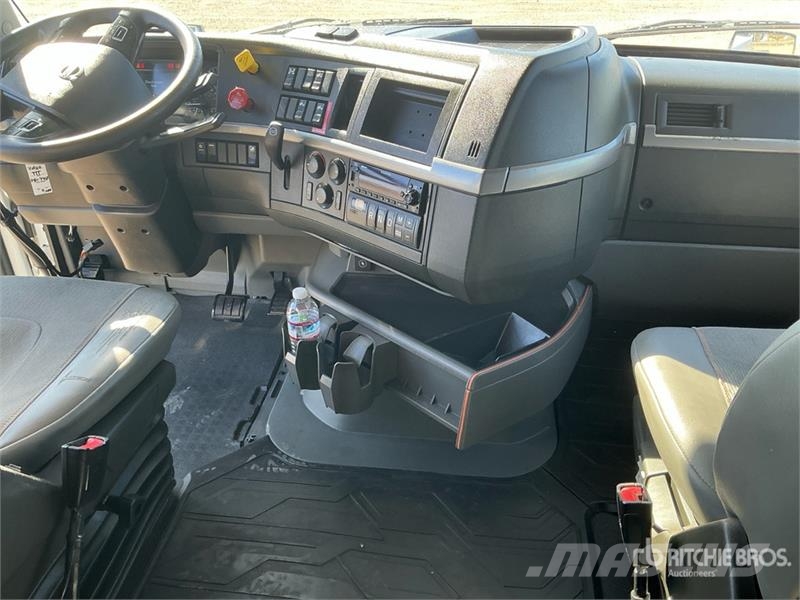 Volvo VNL760 وحدات الجر