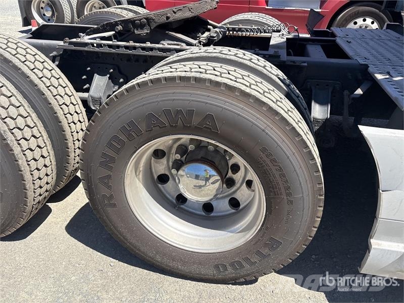 Volvo VNL760 Vetopöytäautot