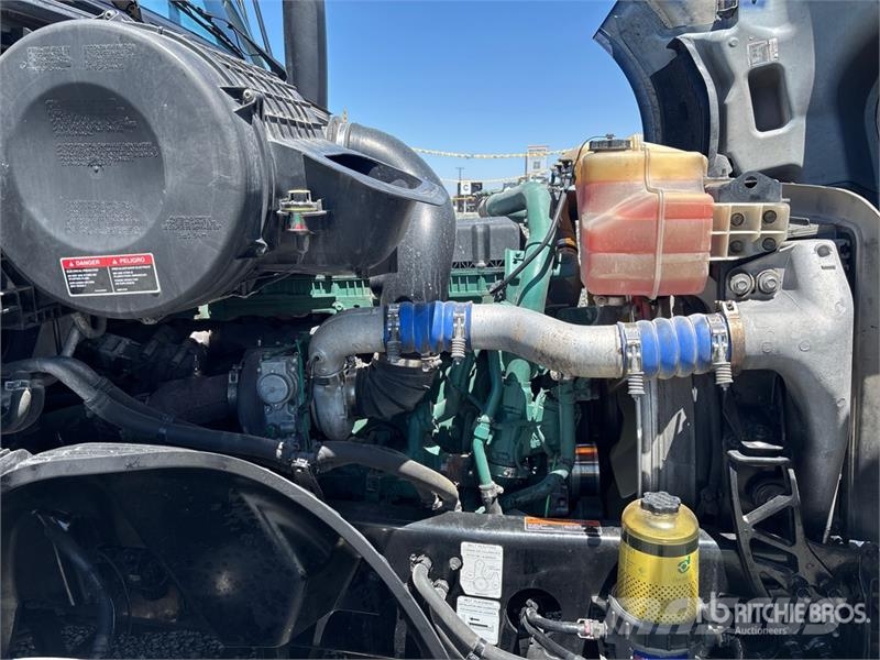 Volvo VNL760 وحدات الجر