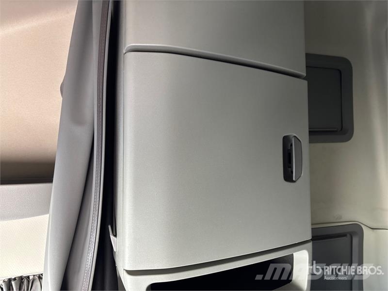 Volvo VNL760 Vetopöytäautot