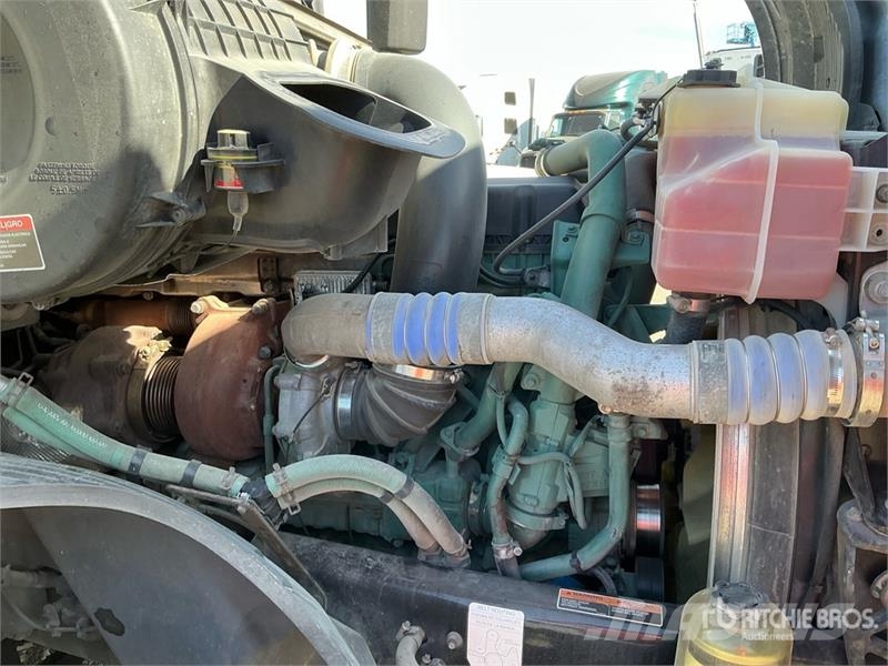 Volvo VNL760 وحدات الجر