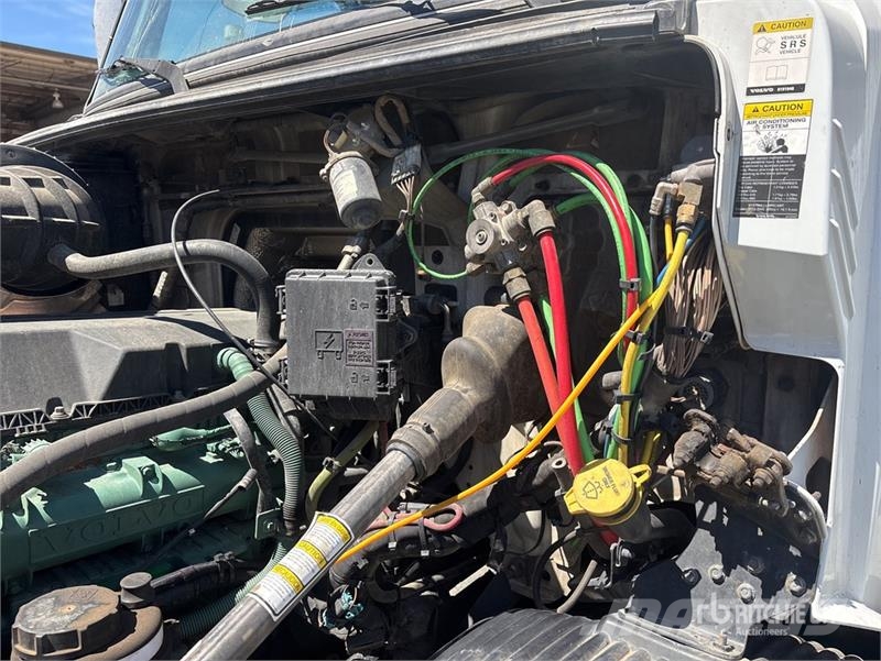 Volvo VNL760 Vetopöytäautot