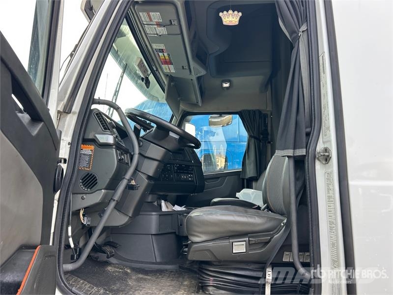 Volvo VNL760 Prime Movers