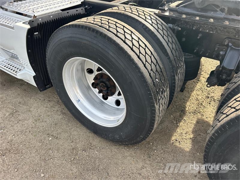 Volvo VNL760 Prime Movers