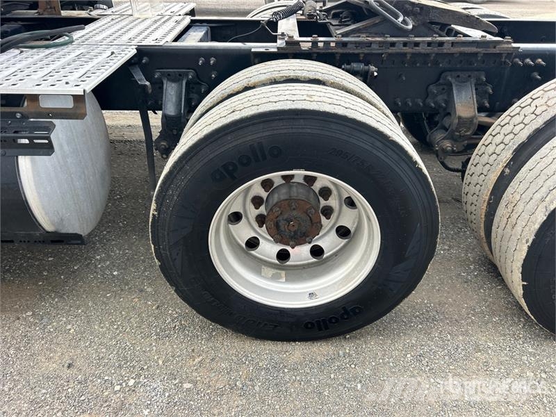 Volvo VNL760 Tractor Units