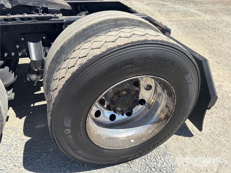 Volvo VNL760 Vetopöytäautot