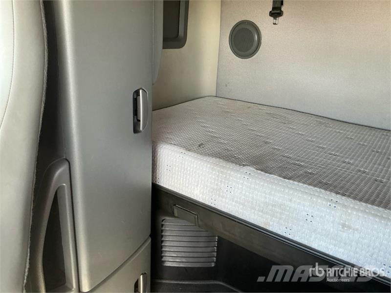 Volvo VNL760 وحدات الجر