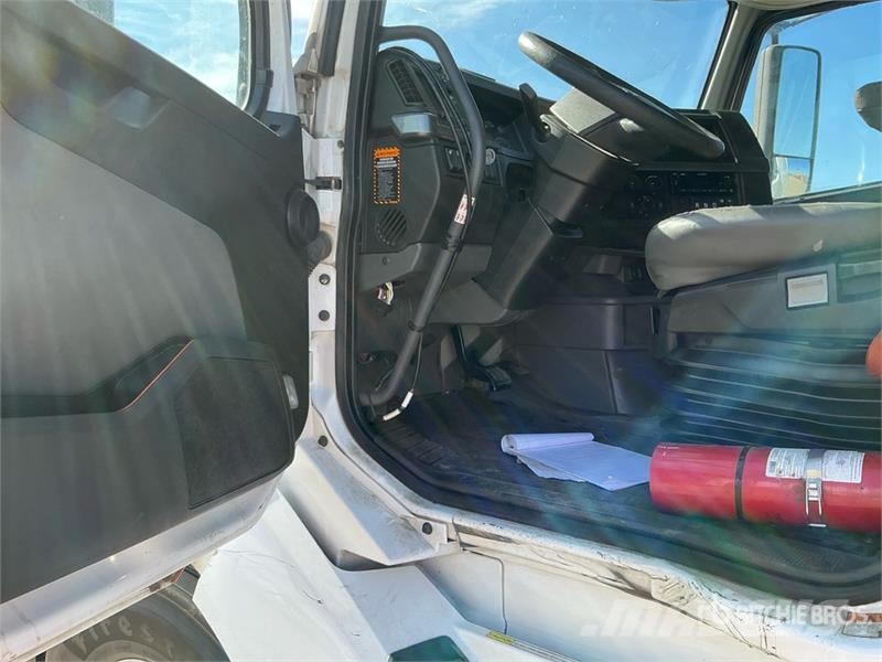 Volvo VNL760 وحدات الجر