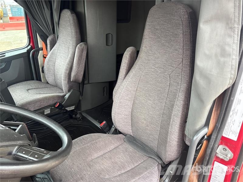 Volvo VNL760 Trekkers