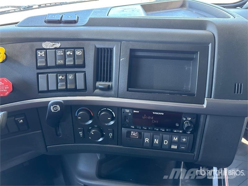 Volvo VNL760 Trekkers