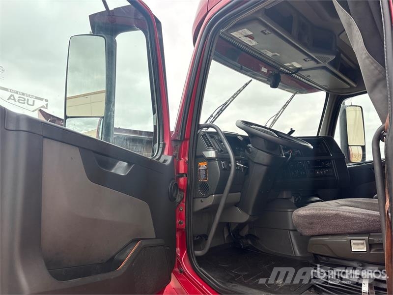 Volvo VNL760 Trekkers