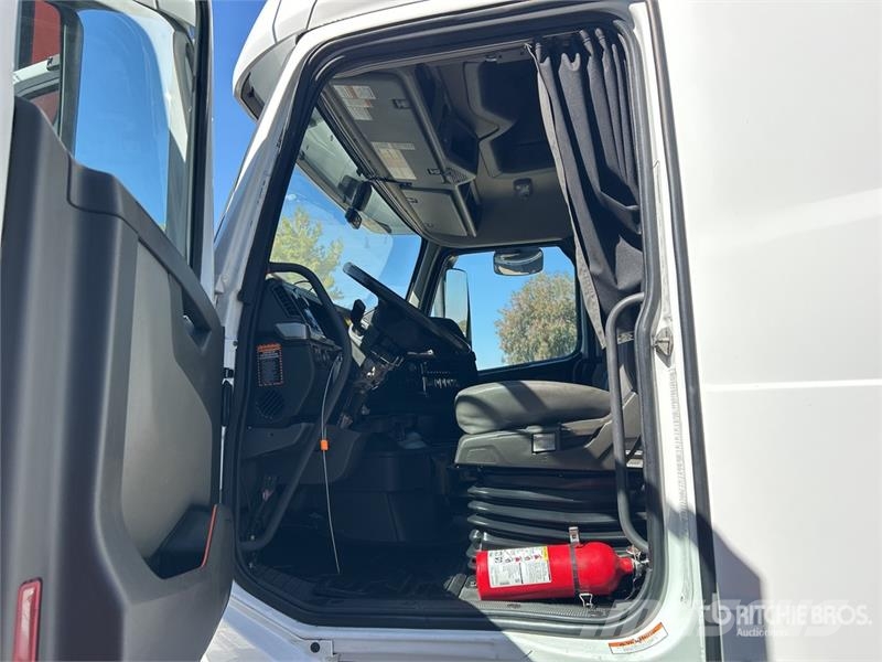 Volvo VNL760 Trekkers