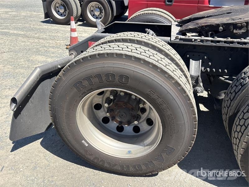 Volvo VNL760 Vetopöytäautot