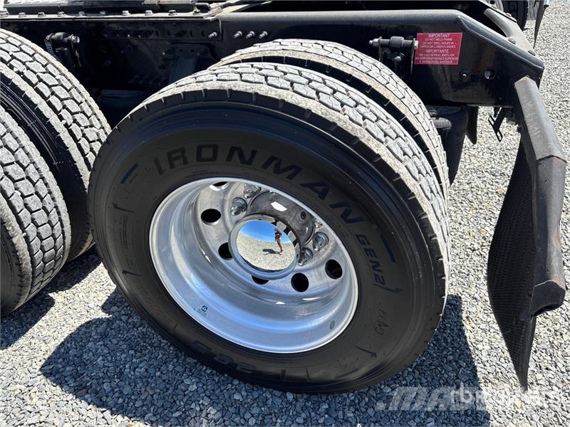 Volvo VNL760 Trekkers