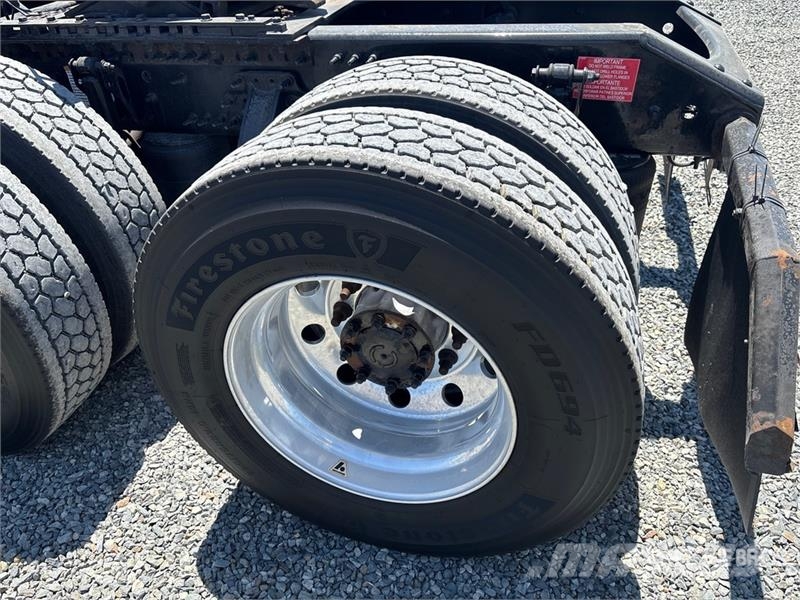Volvo VNL760 وحدات الجر