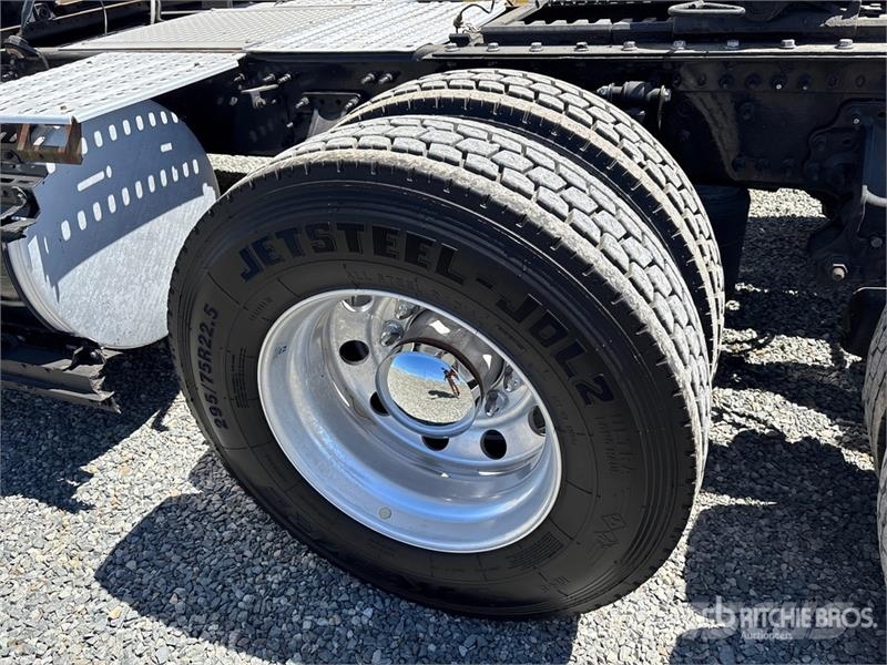 Volvo VNL760 Trekkers