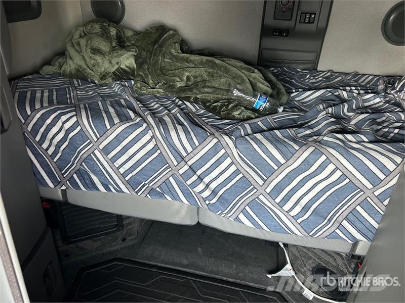 Volvo VNL760 Trekkers