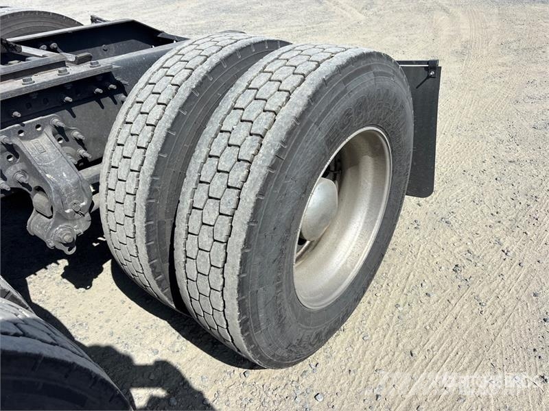 Volvo VNL760 Trekkers