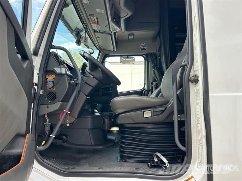 Volvo VNL760 Tractor Units