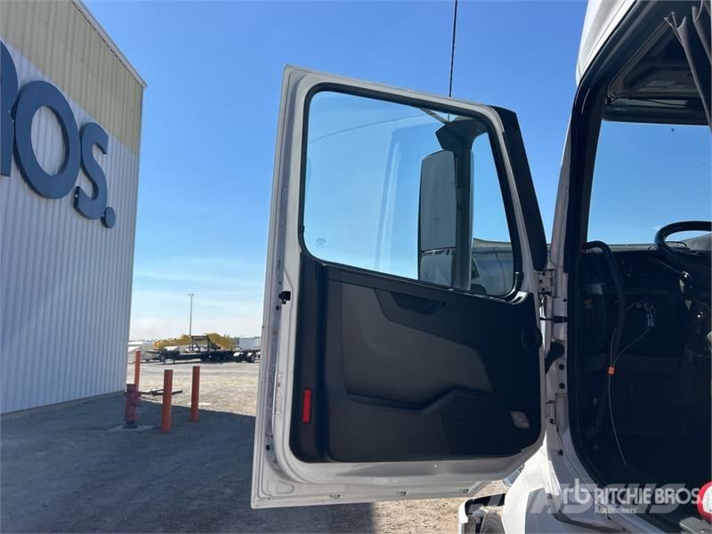 Volvo VNL760 Trekkers