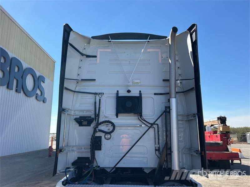 Volvo VNL760 Trekkers