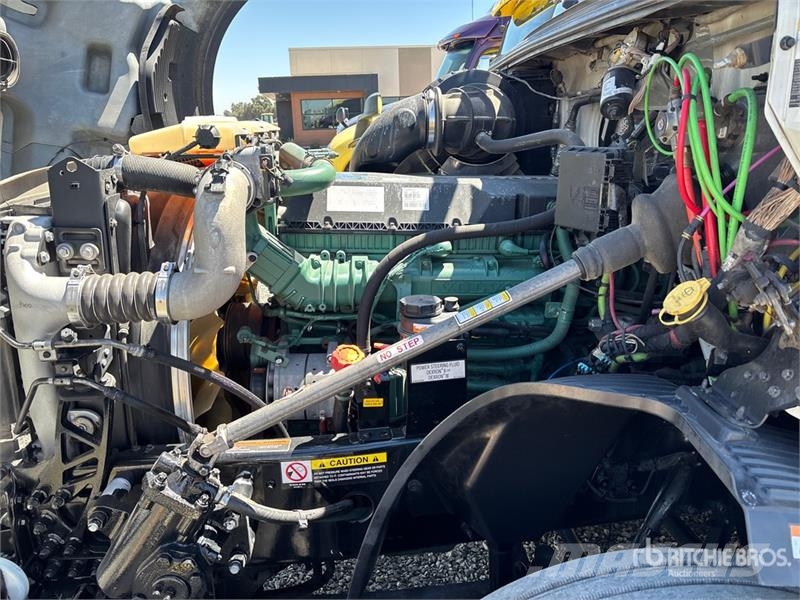 Volvo VNL760 Trekkers
