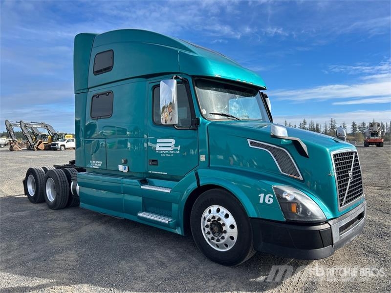 Volvo VNL780 6x4 T/A Sleeper Truck Tractor Tractor Units