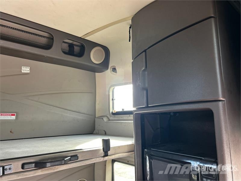 Volvo VNL780 6x4 T/A Sleeper Truck Tractor Tractor Units