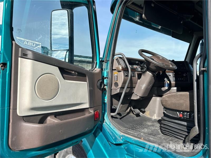 Volvo VNL780 6x4 T/A Sleeper Truck Tractor Tractor Units