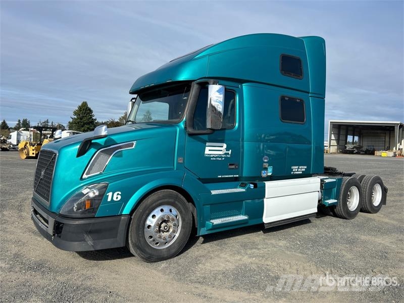 Volvo VNL780 6x4 T/A Sleeper Truck Tractor Tractor Units
