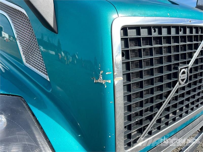 Volvo VNL780 6x4 T/A Sleeper Truck Tractor Tractor Units