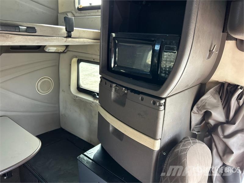 Volvo VNL780 6x4 T/A Sleeper Truck Tractor Tractor Units