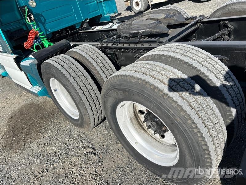 Volvo VNL780 6x4 T/A Sleeper Truck Tractor Tractor Units