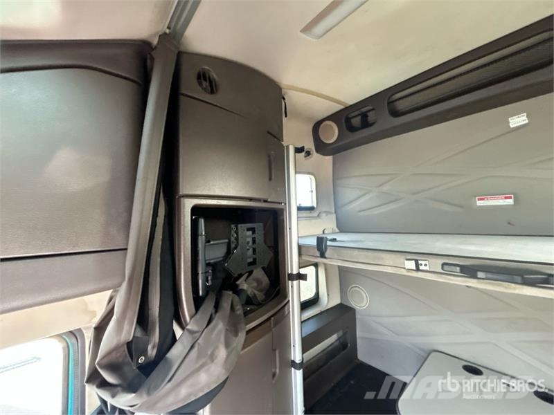 Volvo VNL780 6x4 T/A Sleeper Truck Tractor Tractor Units