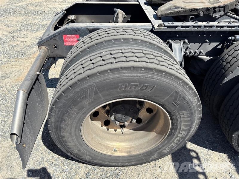 Volvo VNL860 Trekkers