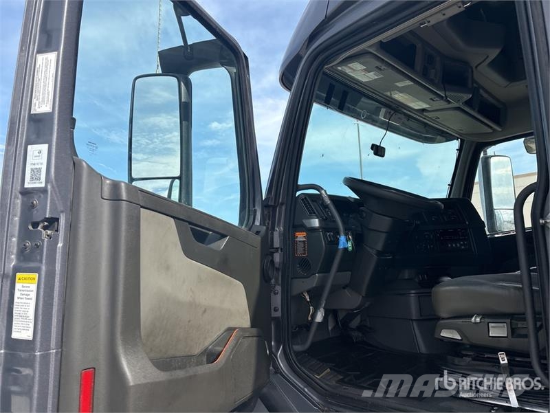 Volvo VNL860 Prime Movers