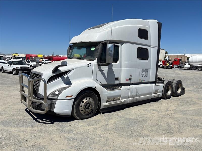 Volvo VNL860 Trekkers