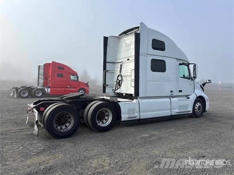 Volvo VNL860 Trekkers