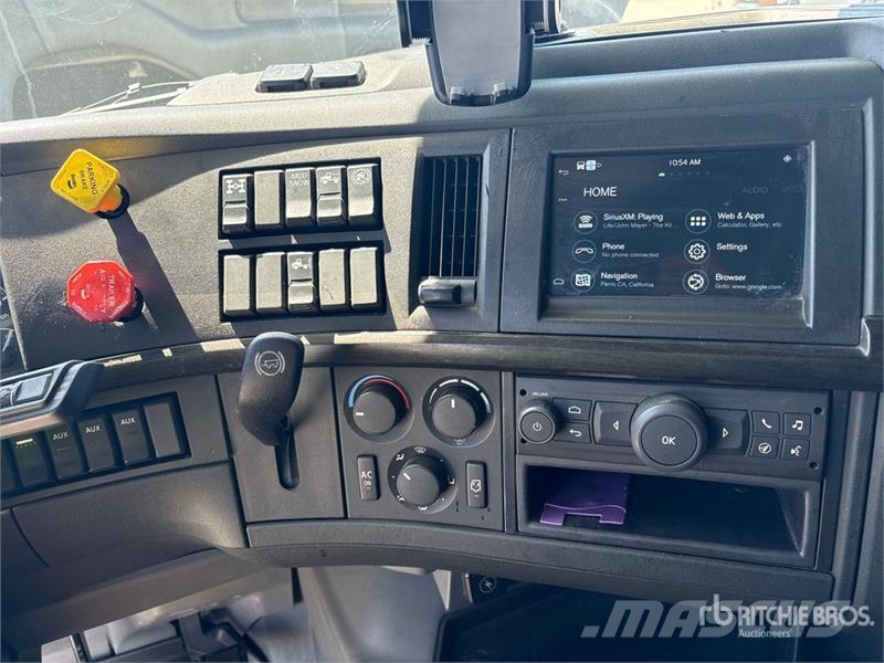 Volvo VNL860 Tractor Units