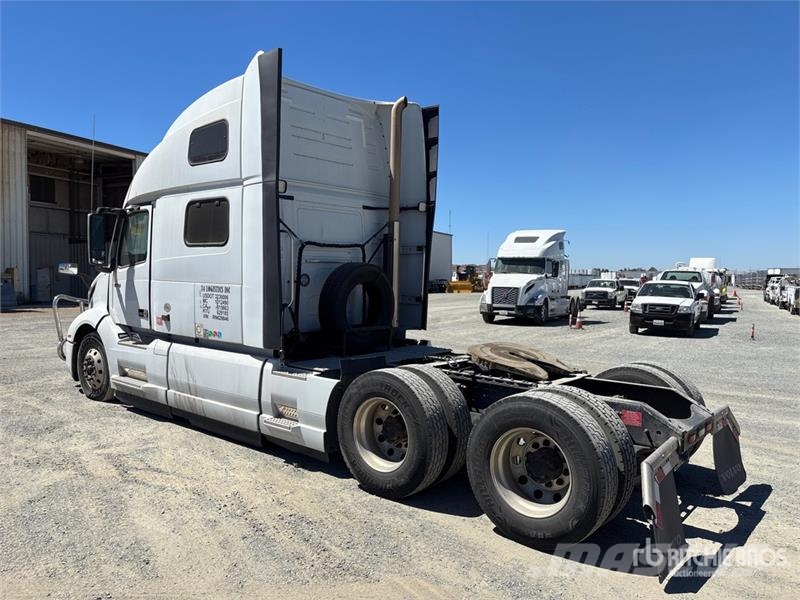 Volvo VNL860 Trekkers