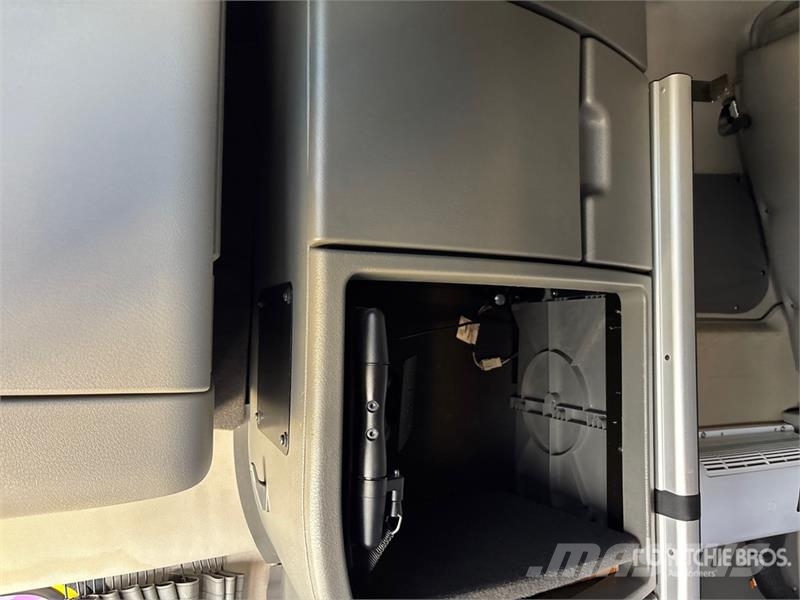 Volvo VNL860 Prime Movers