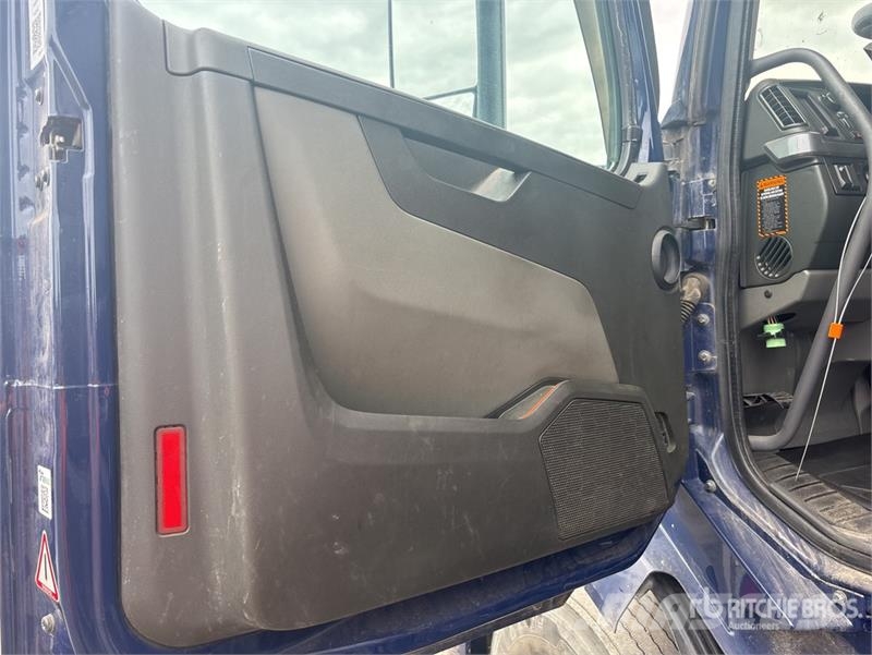 Volvo VNL860 Prime Movers