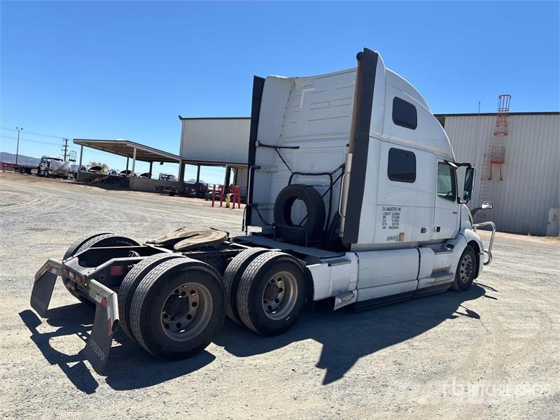 Volvo VNL860 Trekkers