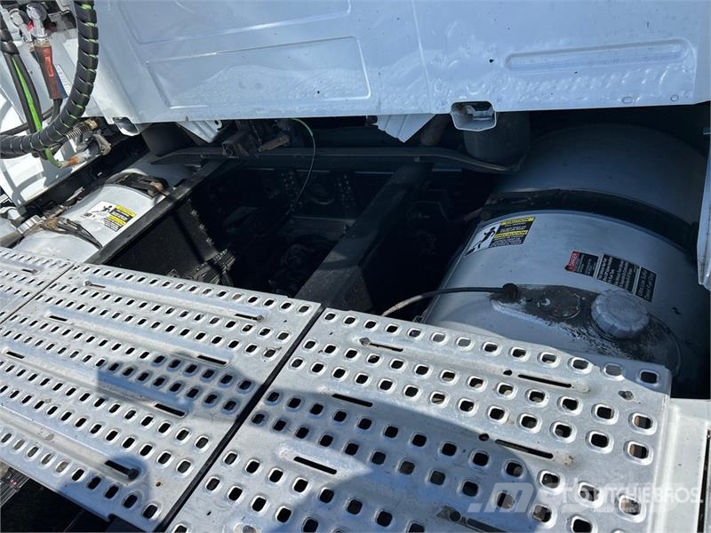 Volvo VNL860 Sattelzugmaschinen