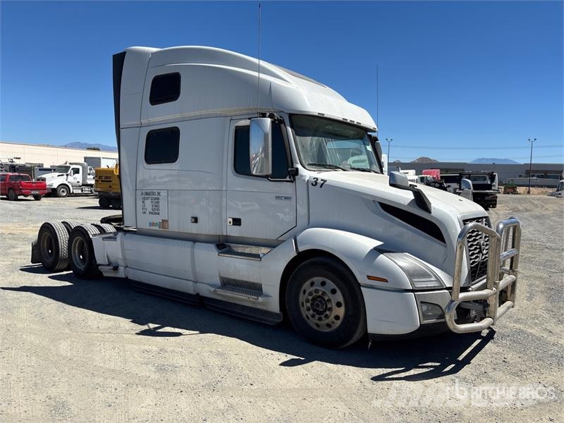 Volvo VNL860 Trekkers