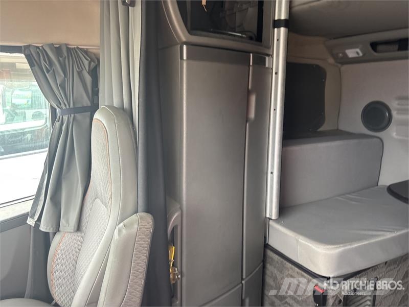 Volvo VNL860 Prime Movers